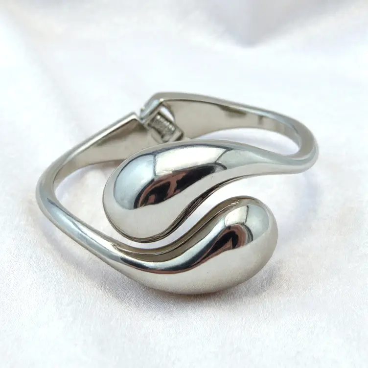 Bracciale Fluid Curve